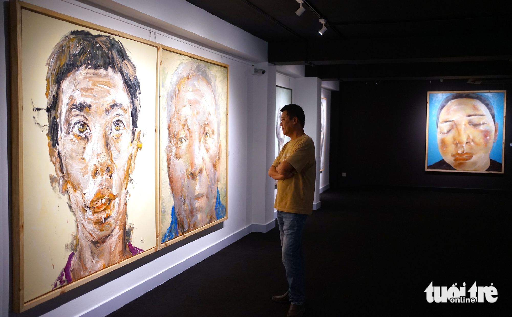 Giữa những mơ hồ, cuộc sống tiếp diễn