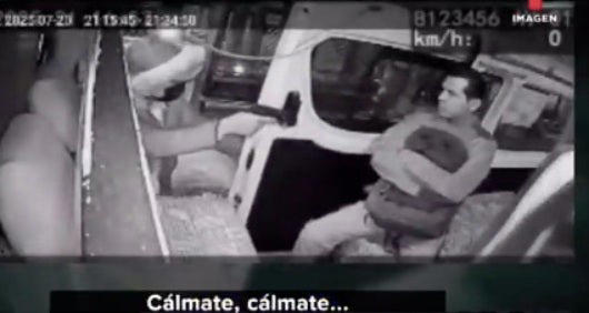 Chofer de combi en Naucalpan evita asalto y ya lo llaman héroe