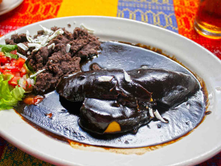 ¿Qué es el mole chichilo? Un plato orgullosamente oaxaqueño