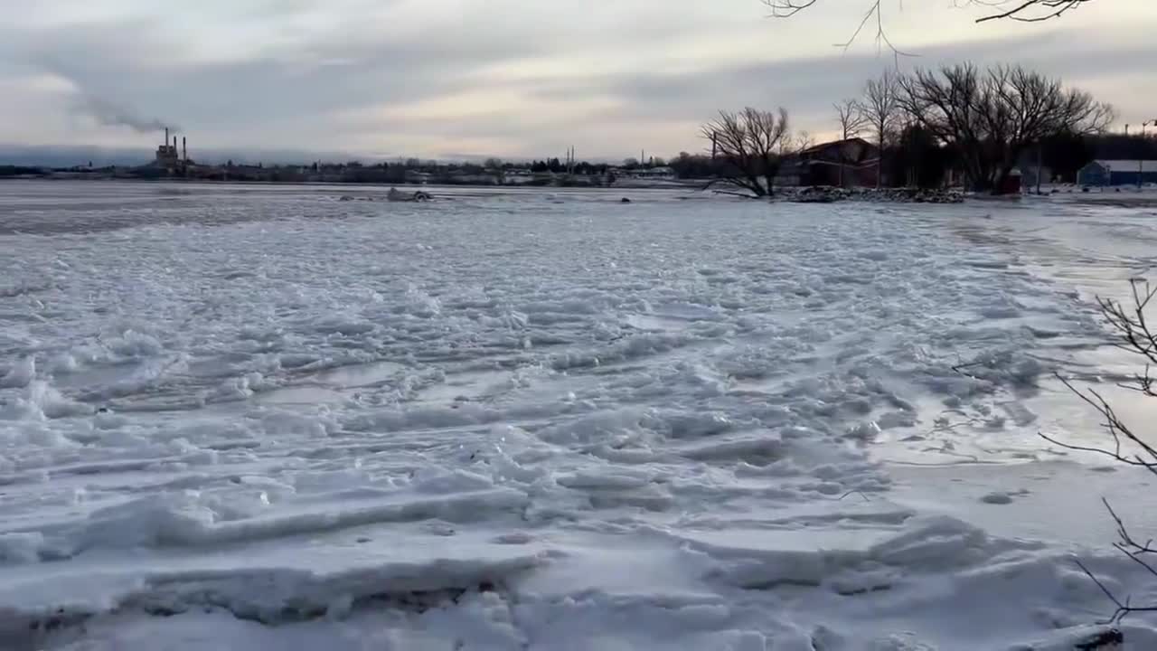 Lake Superior ice thaw begins as spring arrives in Wisconsin