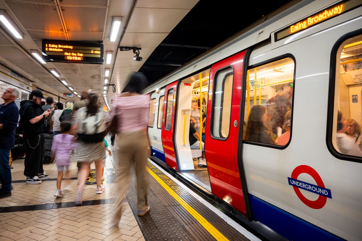 Travel updates as severe delays hit District and Victoria lines