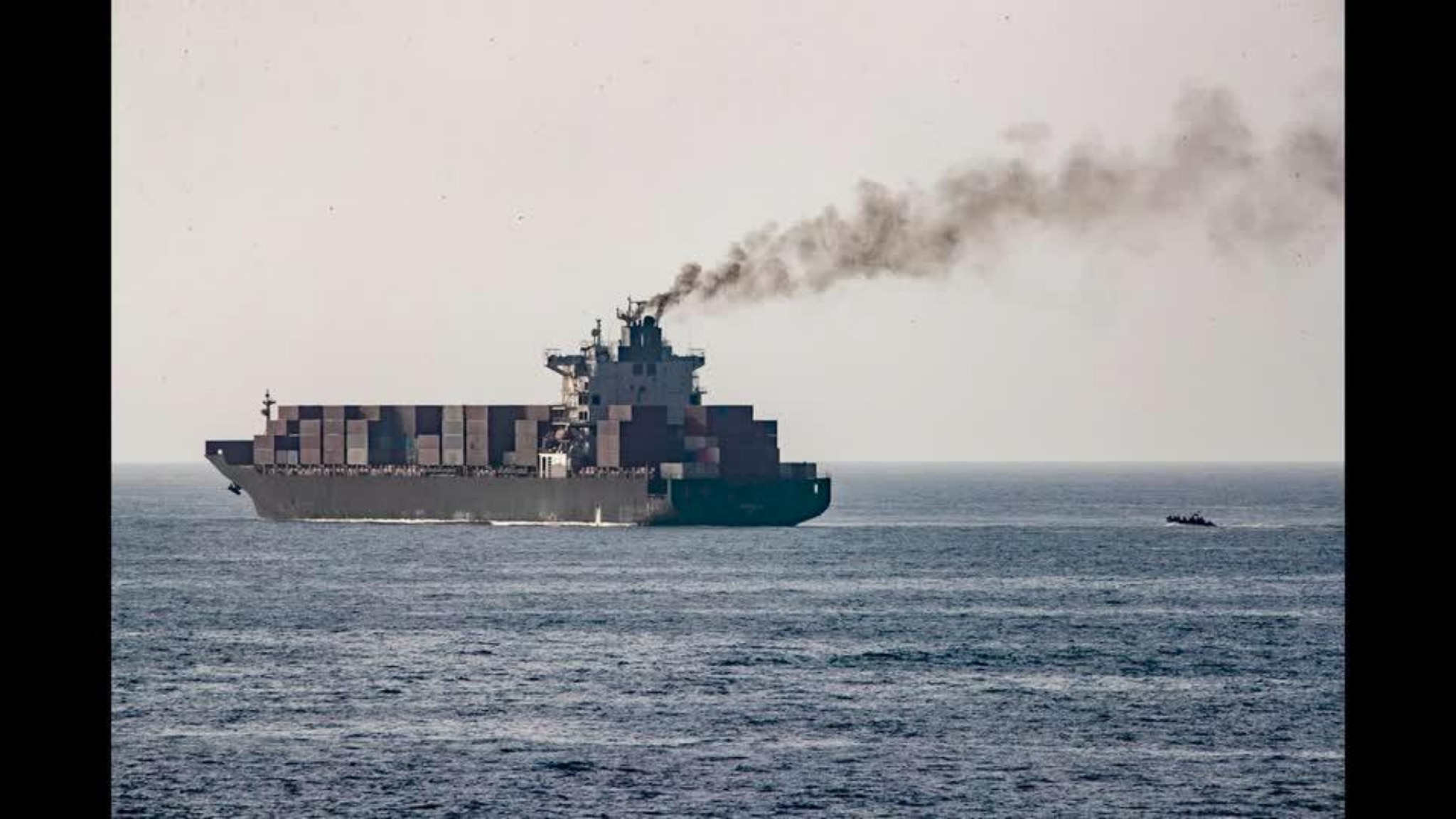 hormuz-il-sequestro-della-nave-iraniana-nelle-foto-diffuse-dalla