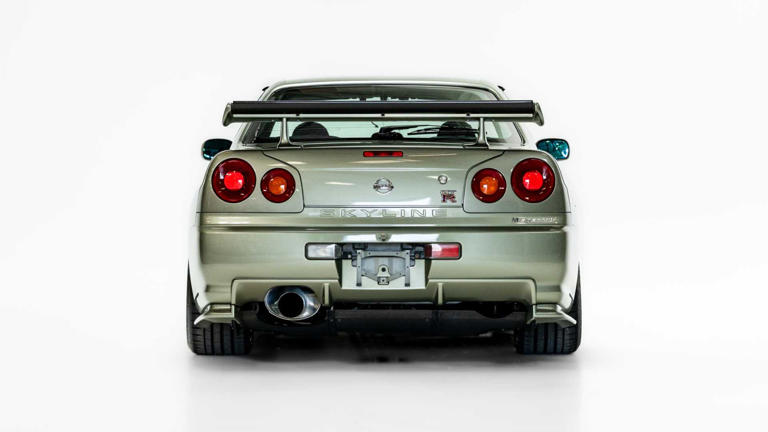 The R34 Skyline GT-R had a digital telemetry screen a decade before any ...