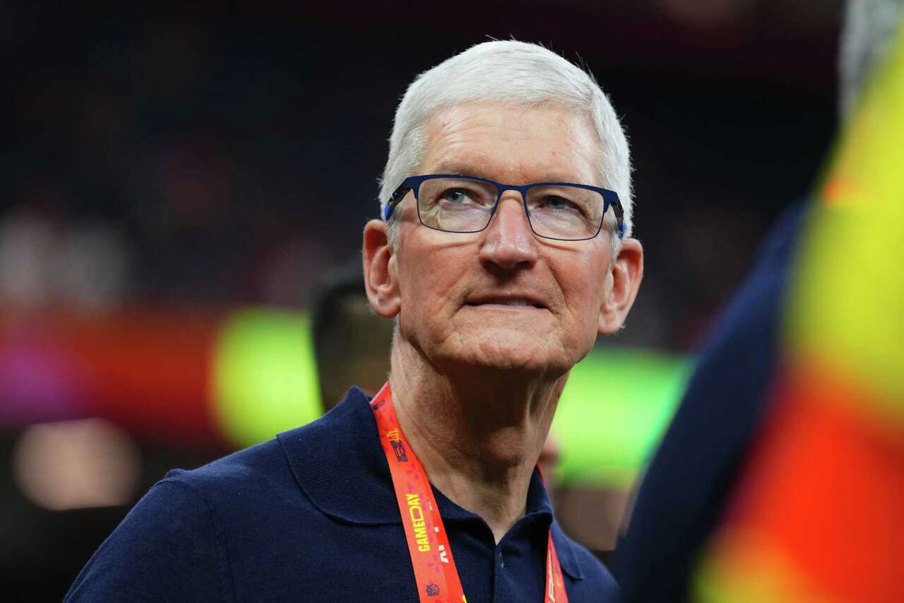 Tim Cook to step down as Apple CEO, names successor