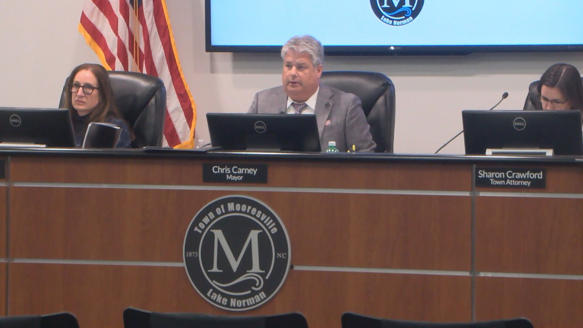 Mooresville commissioners meet amid no-confidence vote, judge’s order ...