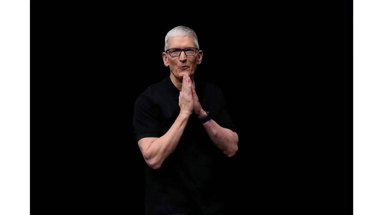 Apple fans, outgoing Apple CEO Tim Cook has a personal thank you note ...
