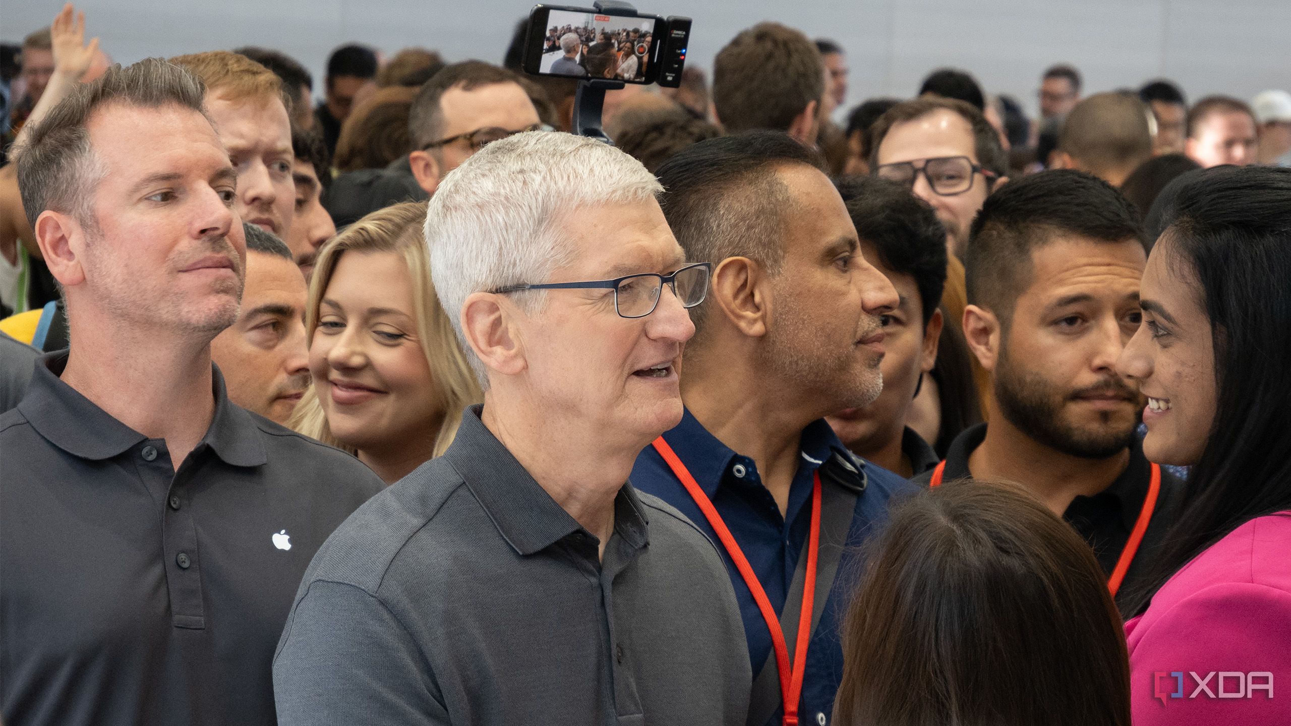 Apple CEO Tim Cook is stepping down, passing the reins to an expected ...