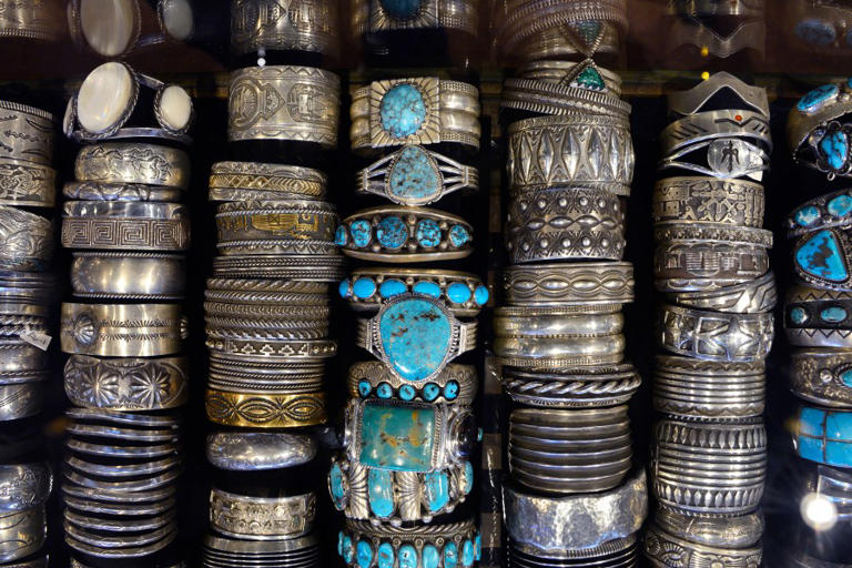 Married couple sold fake Native American jewelry at trade shows in ...