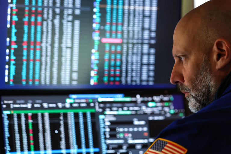 Oil eases, stocks steady as hopes for US.-Iran peace talks grow