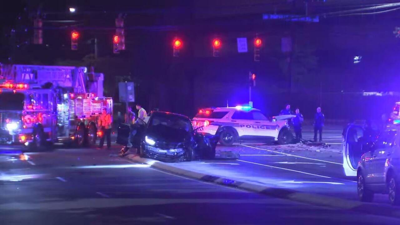 4 hurt in officer-involved crash in south Charlotte