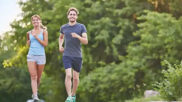 Run clubs' fitness trend: Why everyone suddenly wants to run together