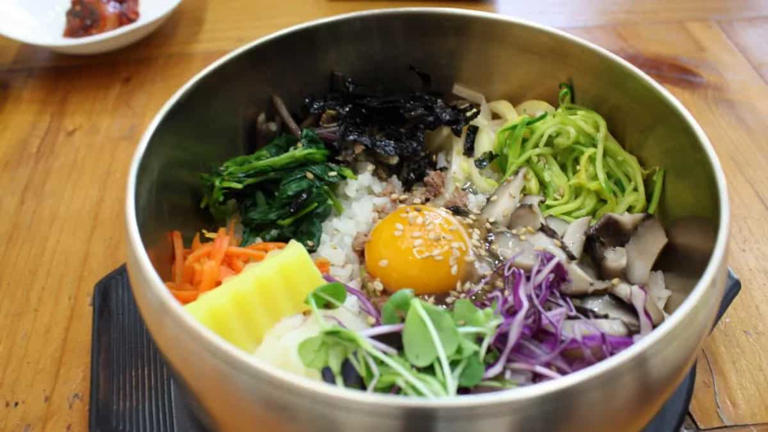 5 tricks to build a Korean bibimbap bowl worth bragging about