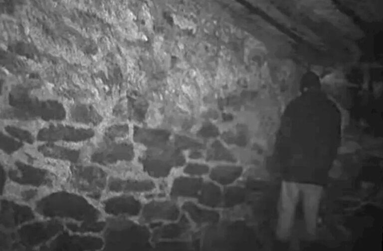 12 very creepy horror movie scenes you can never unsee