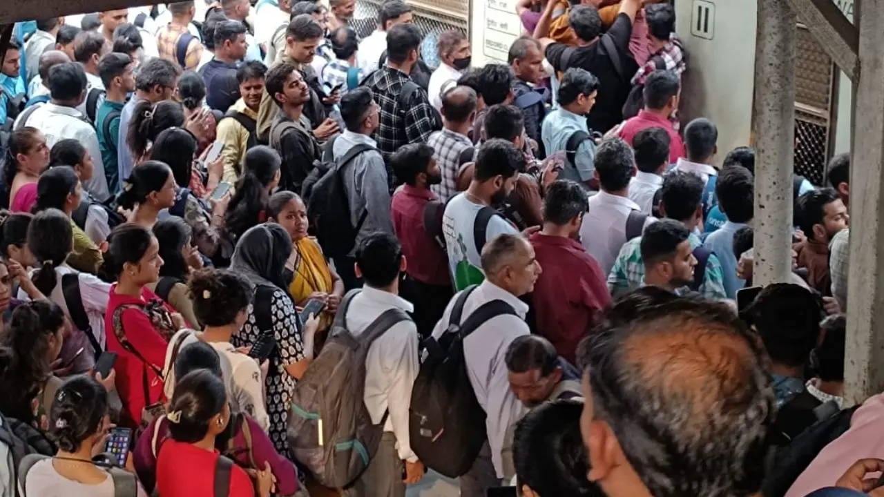 Train delays and overcrowding hit all railway lines after Dombivali ...