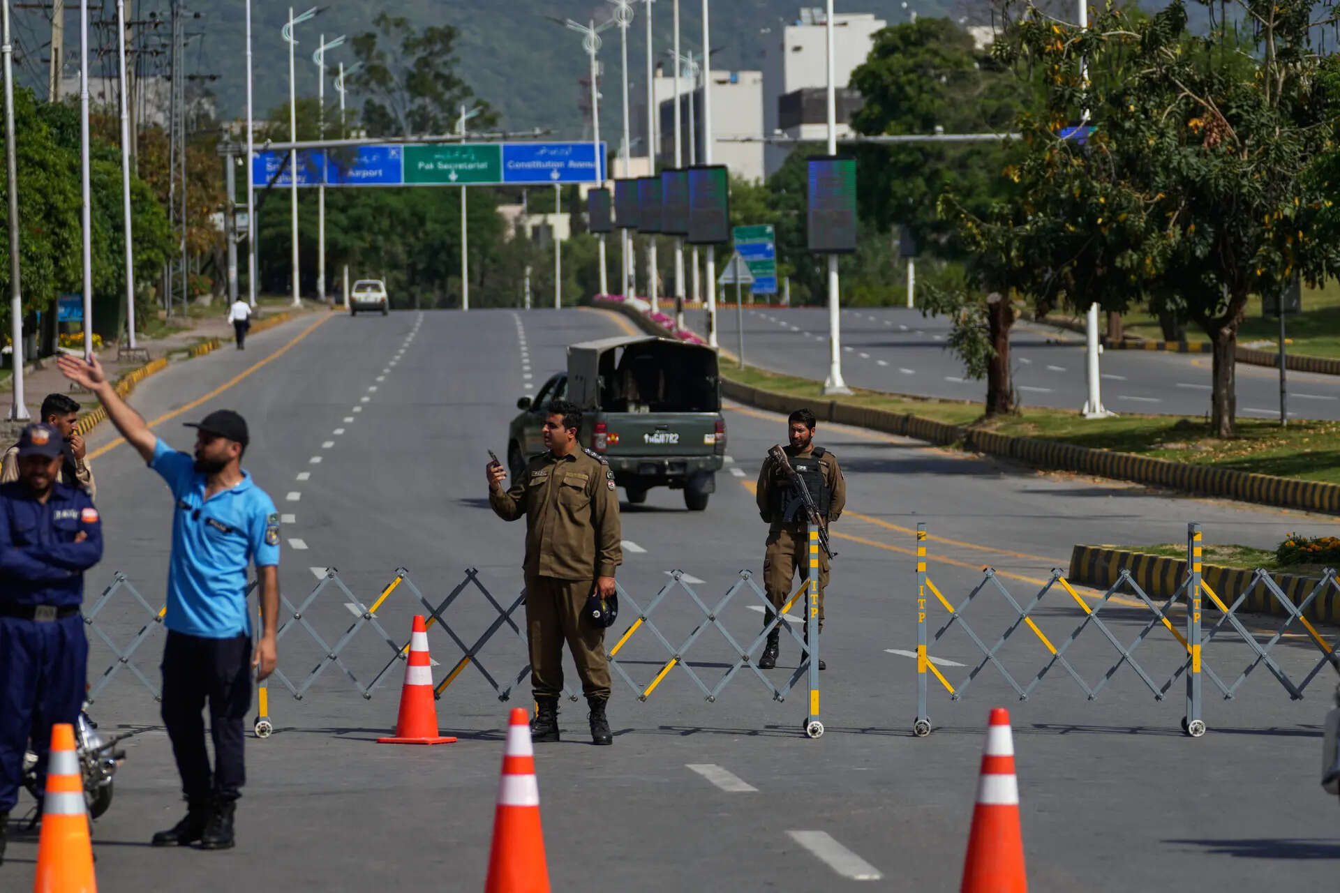 Pakistan presses ahead with preparations for Iran-US talks even with ...