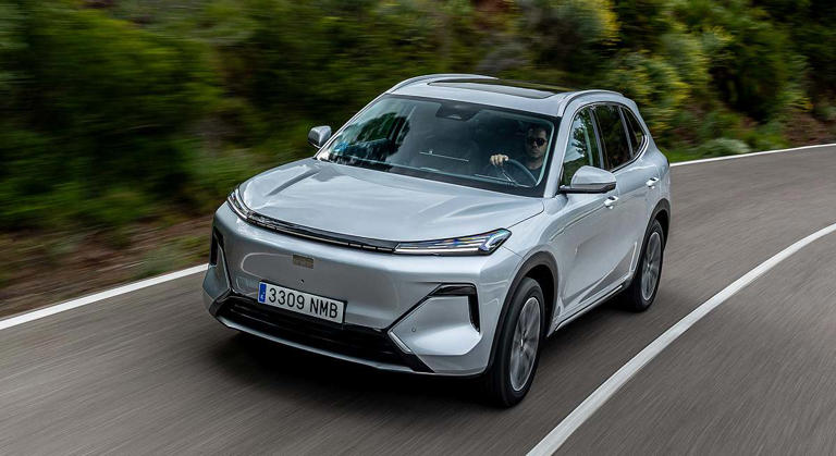 La marca Geely se estrena a lo grande en España con dos SUV electrificados