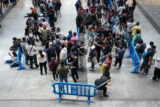 In-person period for migrant regularization begins in Spain, Lhospitalet De Llobregat Barce - 20 Apr