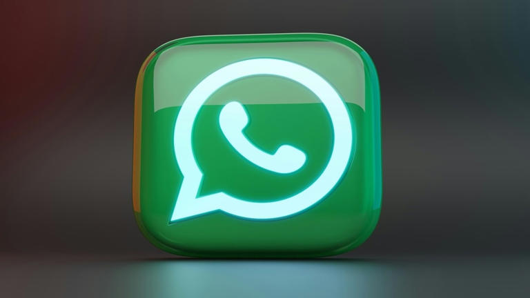 WhatsApp Plus launch is imminent, paid features now in testing with ...
