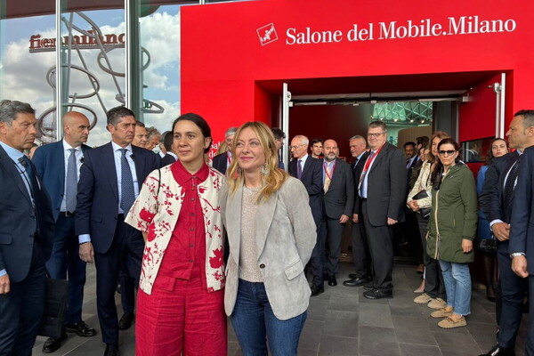 Meloni: “Il dl sicurezza non è un pasticcio". Caos alla Camera: le opposizioni occupano i ...