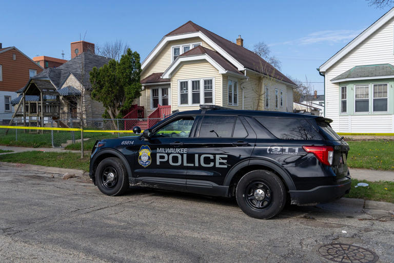 Milwaukee pedestrian killed in Saturday morning car crash