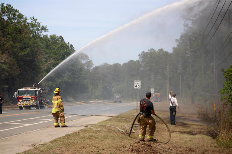 Wildfire Blog: Firefighters work to contain Cow Creek Fire in Levy ...