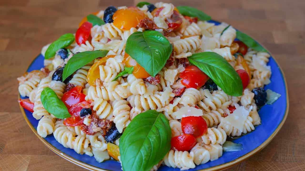 Best pasta salad you can make with simple ingredients