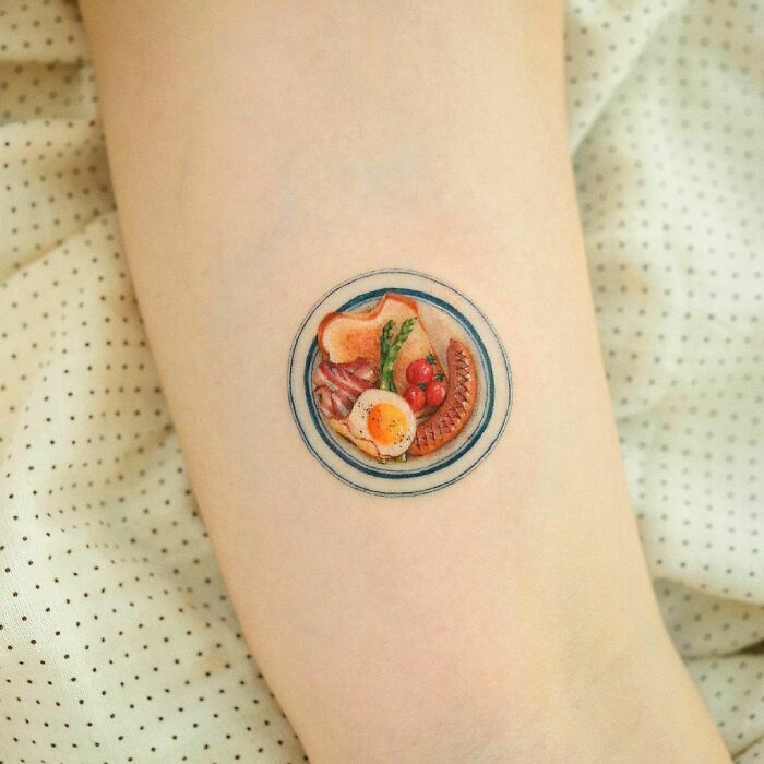 30 Exceptional Color Tattoos That Look Like They Belong In A Museum