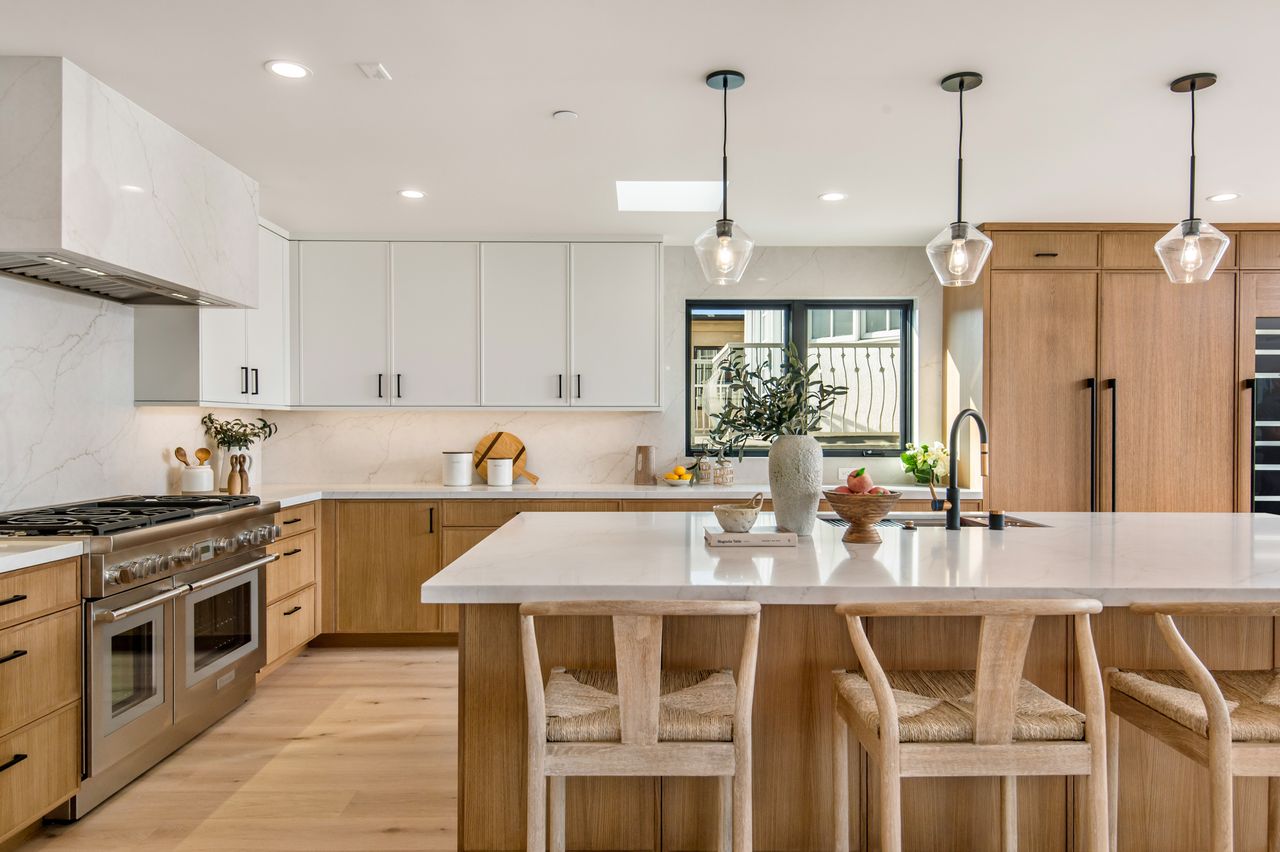 two-tone cabinets