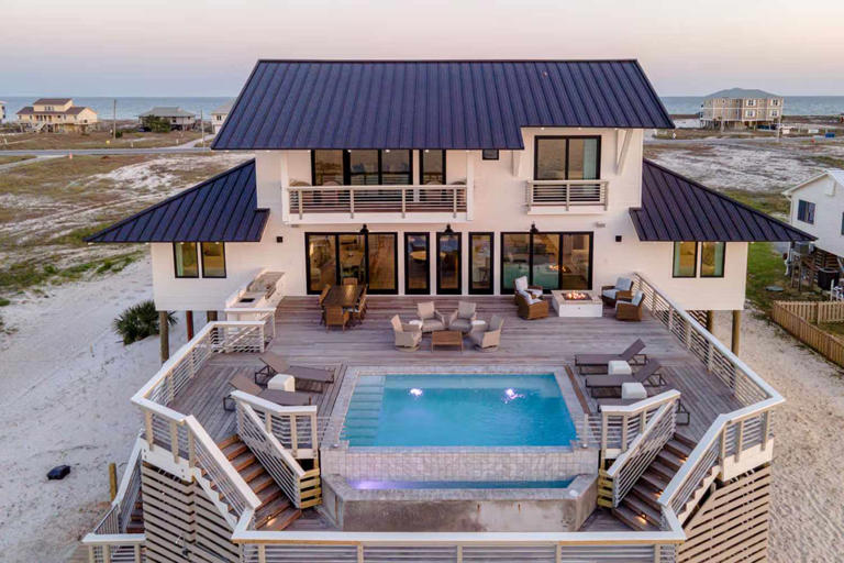 Vrbo just revealed the top vacation rentals for 2026—and half are in ...