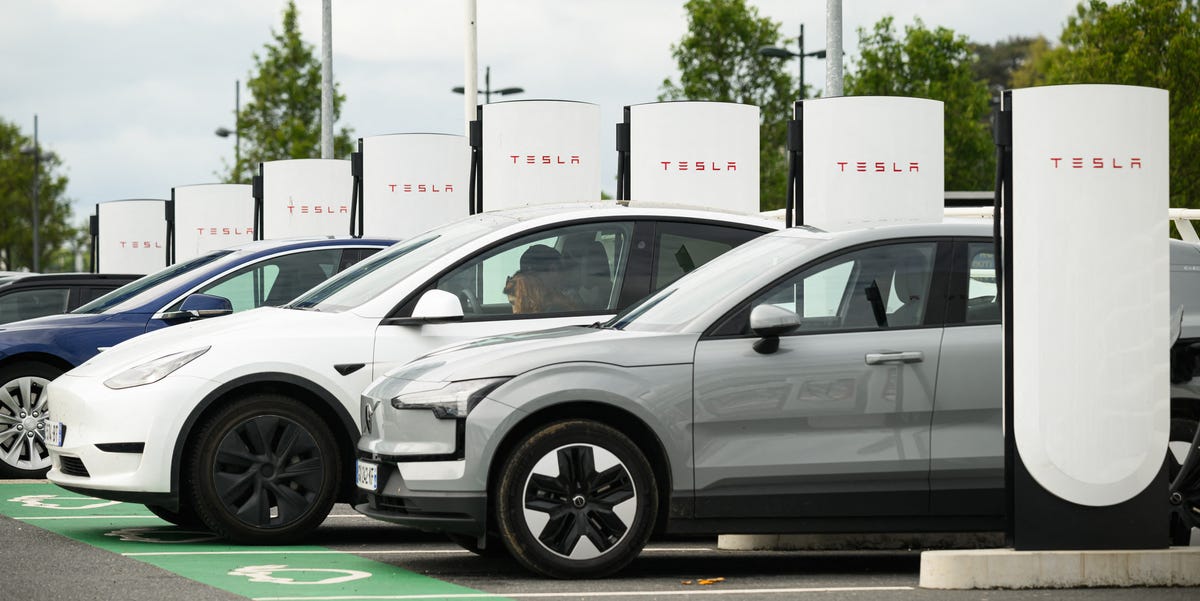 EV Sales in the US Plunge, Europeans Skyrocket