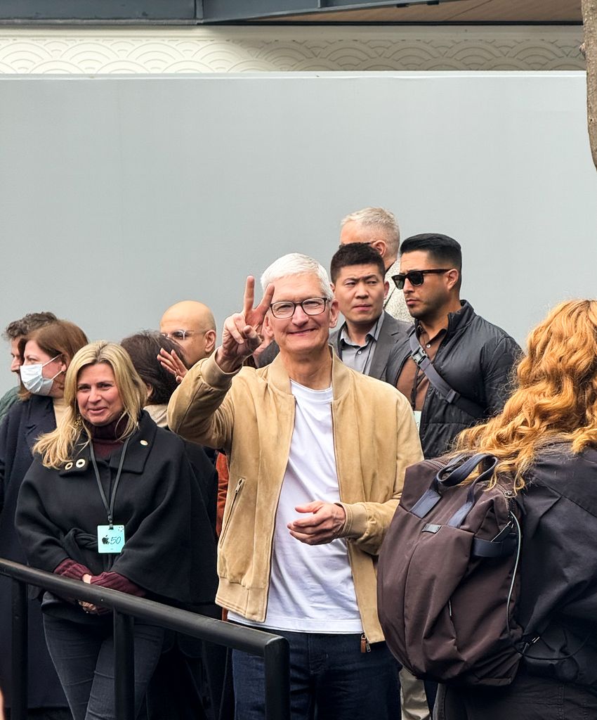 tim cook gay married husband Image 1