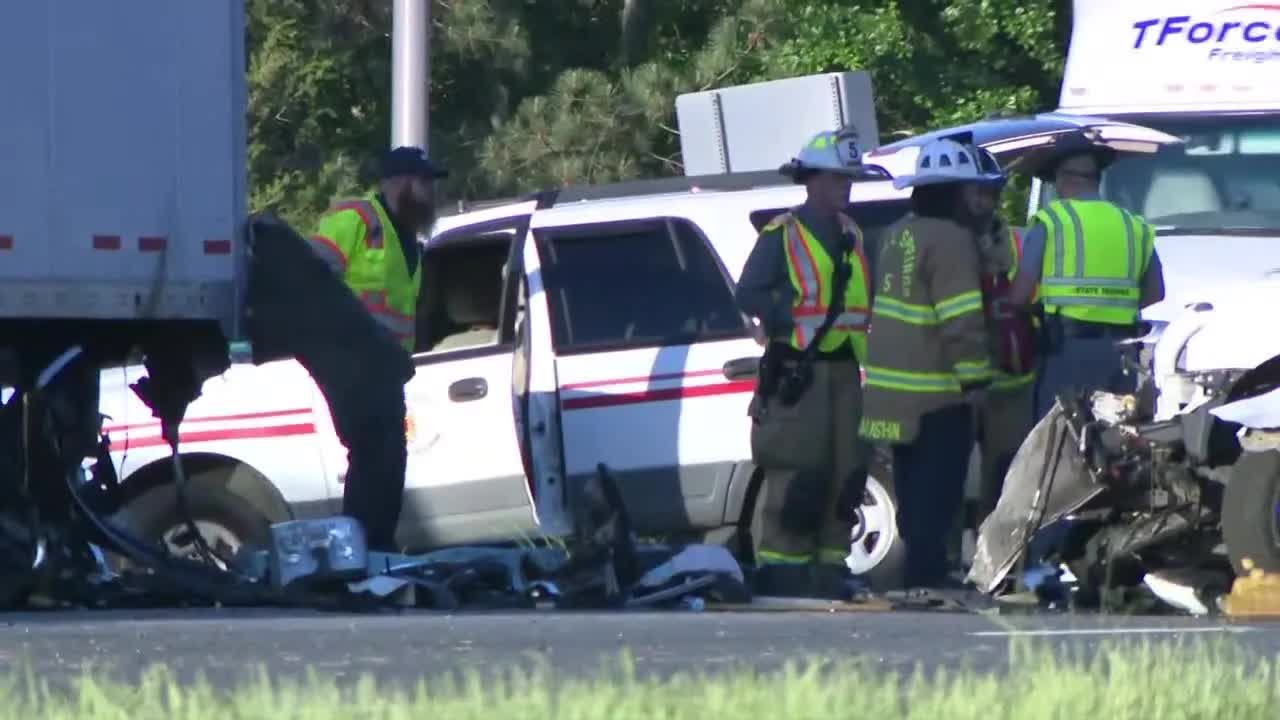 Crash on I-85 blocks all lanes Tuesday morning
