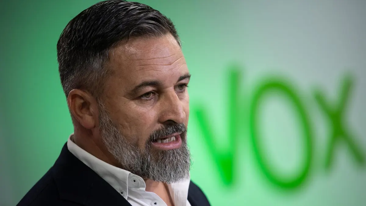 Abascal sigue con su guerra contra la regularización y lanza una nueva ...