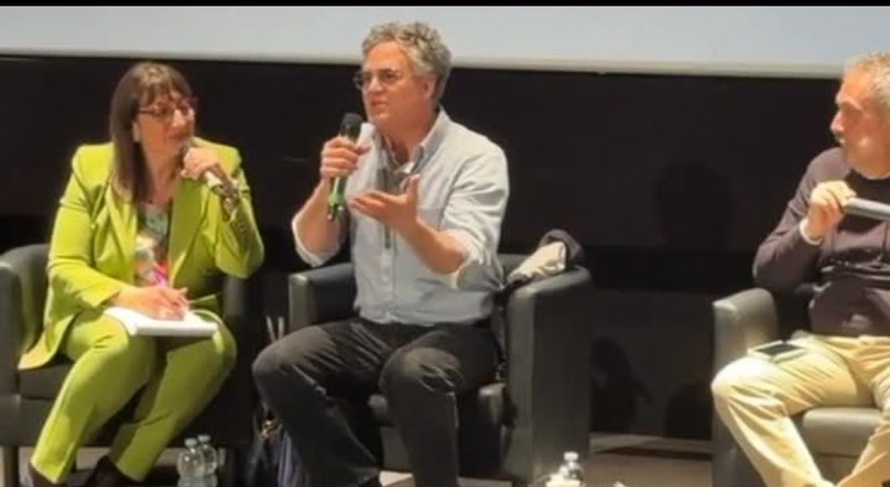 Mark Ruffalo tra i ragazzi a Roma: 