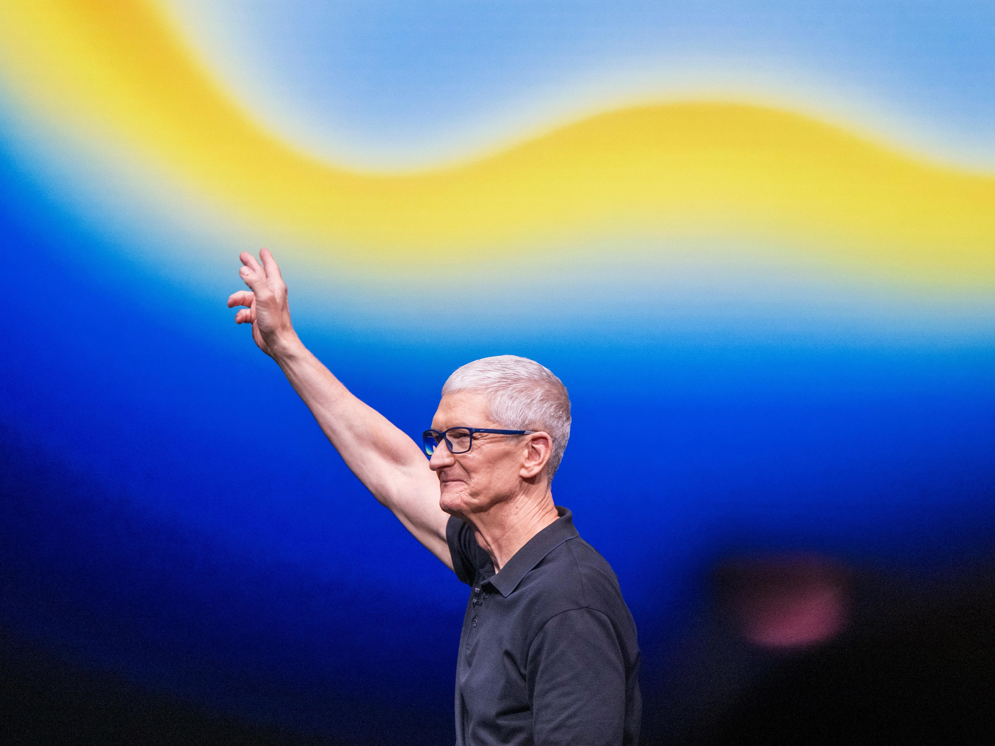What Tim Cook taught us about succeeding a legend