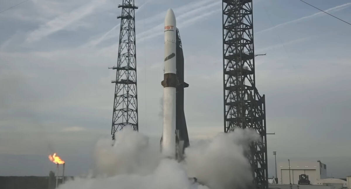 Blue Origin’s massive rocket nails landing, then fails mission