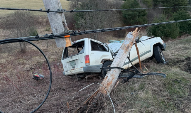 Teen driver seriously injured after Jeep smashes into utility pole in ...