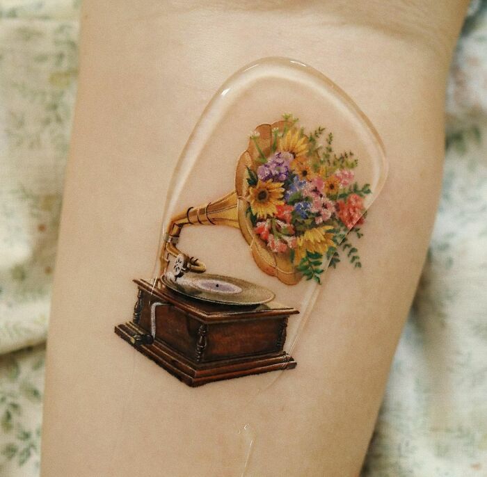 30 Exceptional Color Tattoos That Look Like They Belong In A Museum