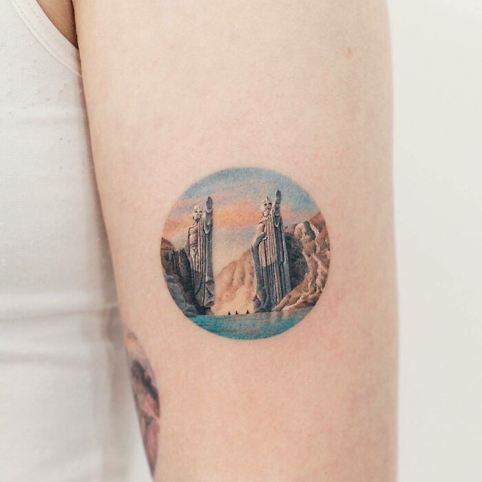 30 Exceptional Color Tattoos That Look Like They Belong In A Museum
