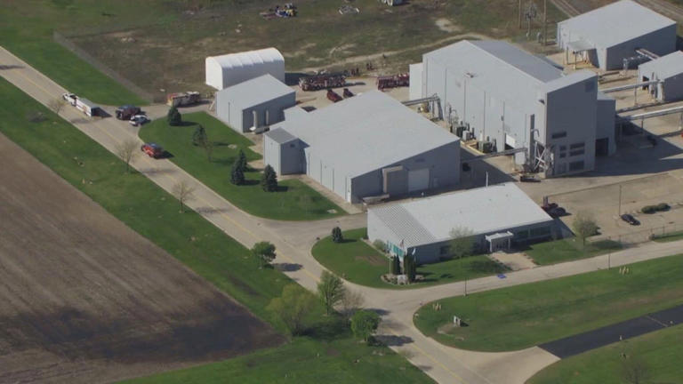 2 hurt in explosion, magnesium fire at Ottawa, Illinois chemical plant