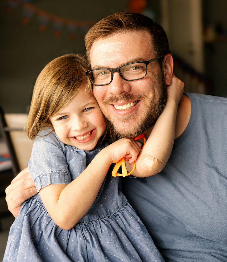 12 acts of kindness that prove compassion is the light that holds love ...