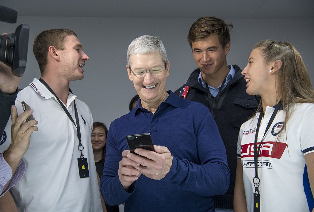 Outgoing Apple CEO Tim Cook's daily routine starts before 5 a.m., a ...