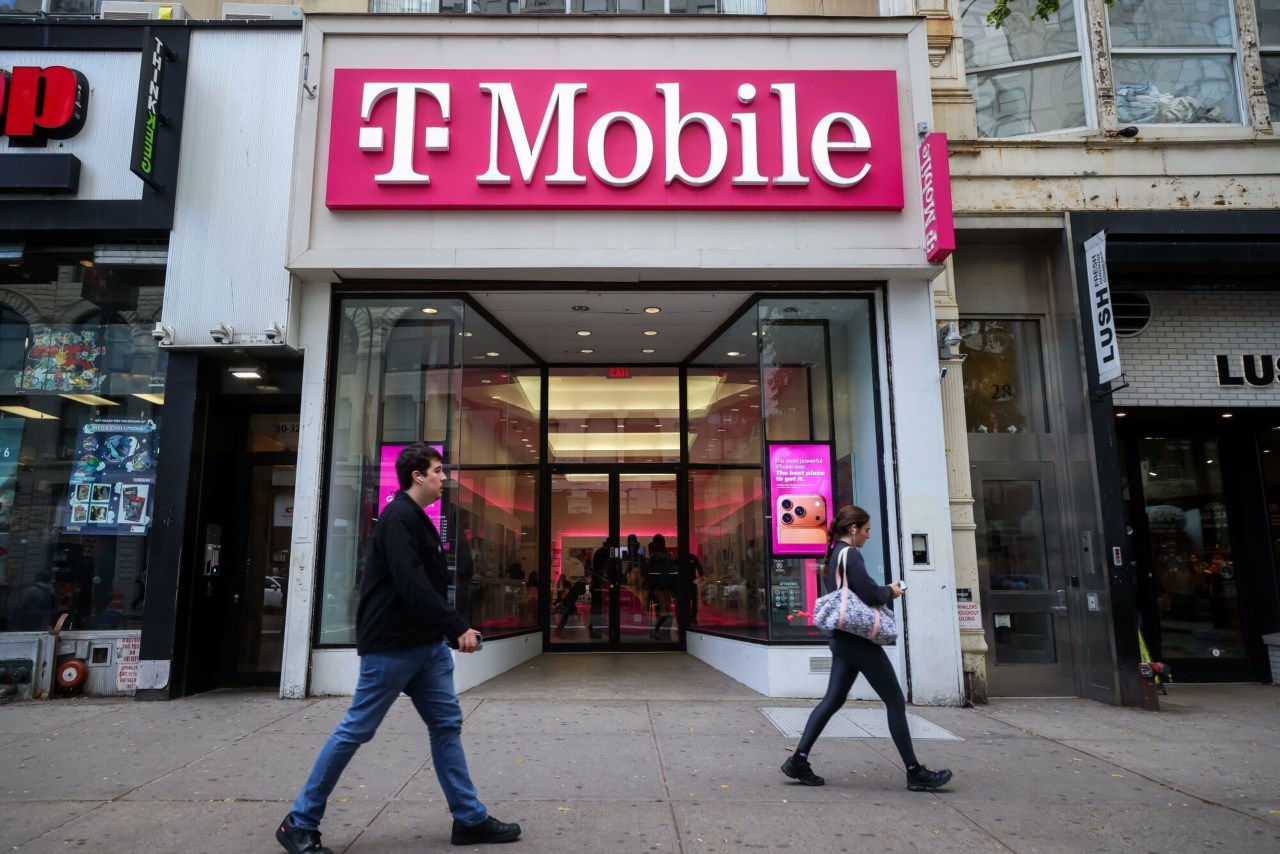 T-Mobile and Germany's Deutsche Telekom weigh combination