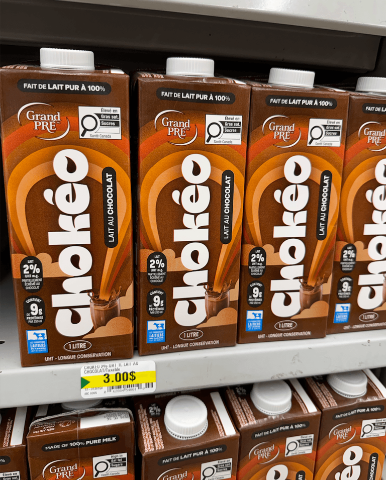 Dollarama vend maintenant du lait au chocolat du Québec à prix mini
