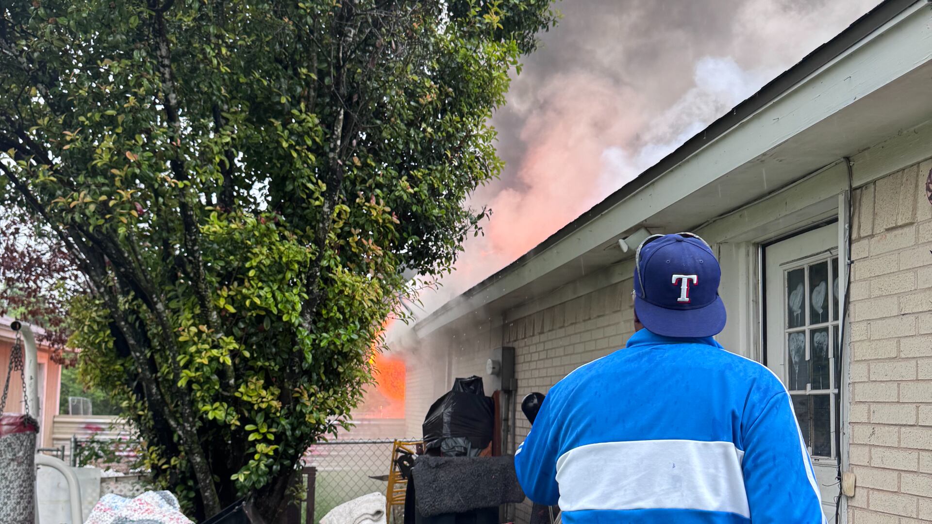 Hewitt house fire displaces 2 residents, kills 5 pets