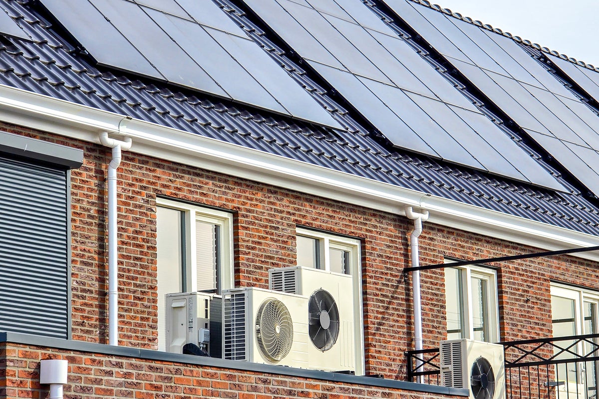 How much electricity do solar panels actually produce?