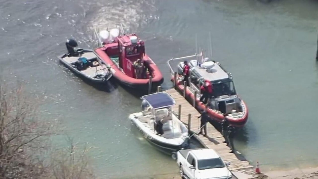 Four people rescued from Detroit River after boat capsized