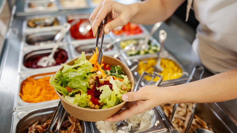 Avoid this buffet habit that makes other diners instantly lose their ...