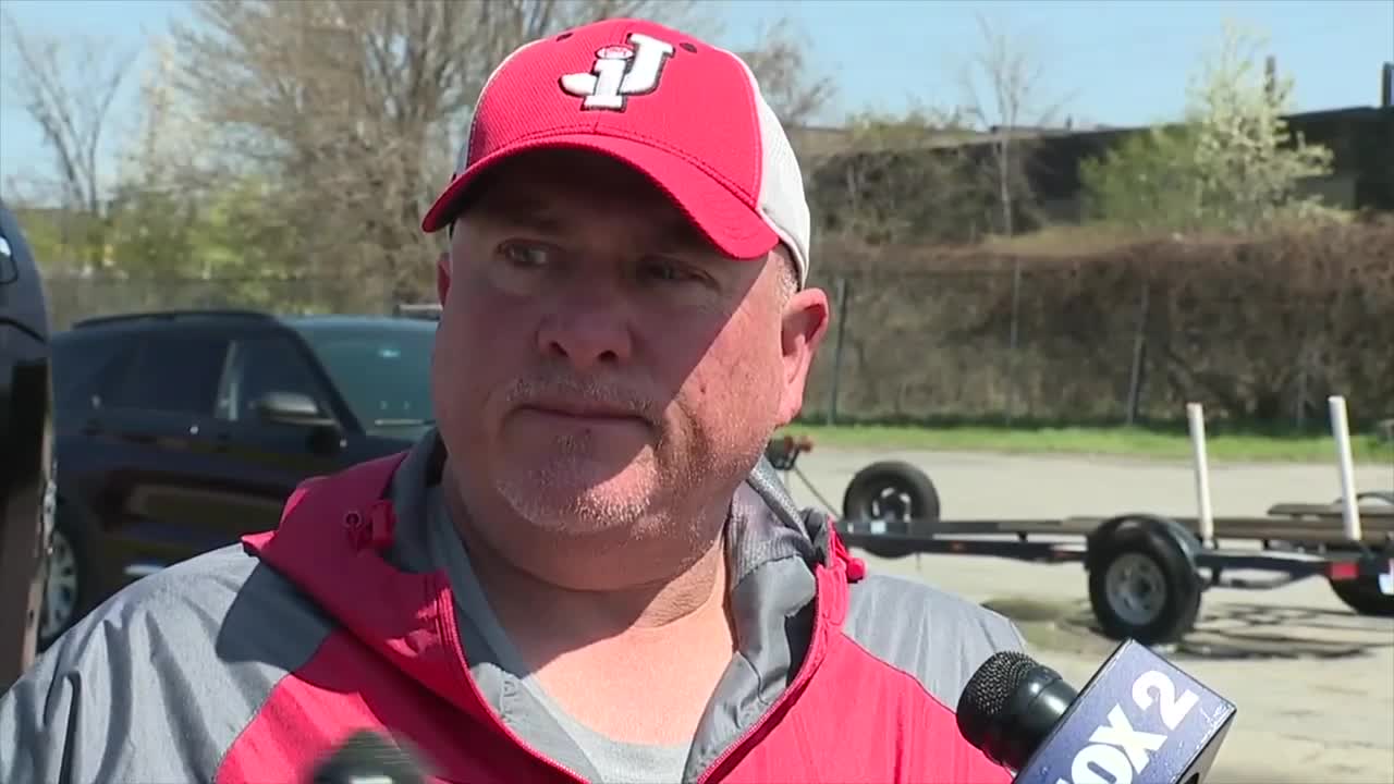 Good Samaritan who rescued people from Detroit River speaks