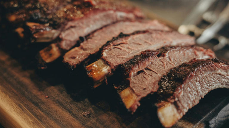 What makes a great BBQ sauce for beef ribs, according to a pro chef